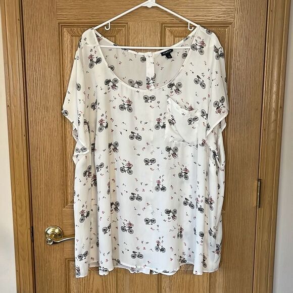 Torrid White Abbey Bicycle Georgette Button Back Blouse 5X - Picture 2 of 8